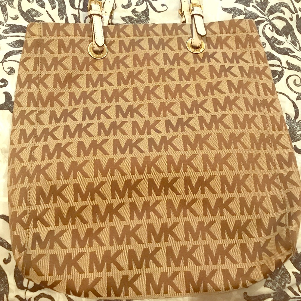 Michael Kors Jet Set Canvas Tote